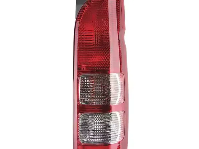 Feu Arrière Gauche KOWZE 81561-26200 – Toyota Hiace H200