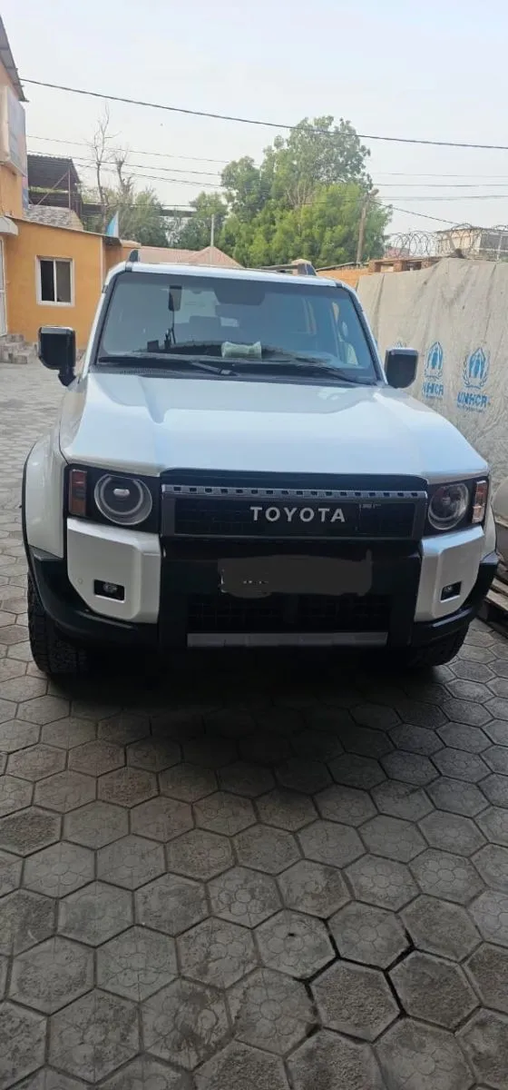 Toyota Prado 2025 diesel en excellent état presque neuf à Djibouti, photo 1