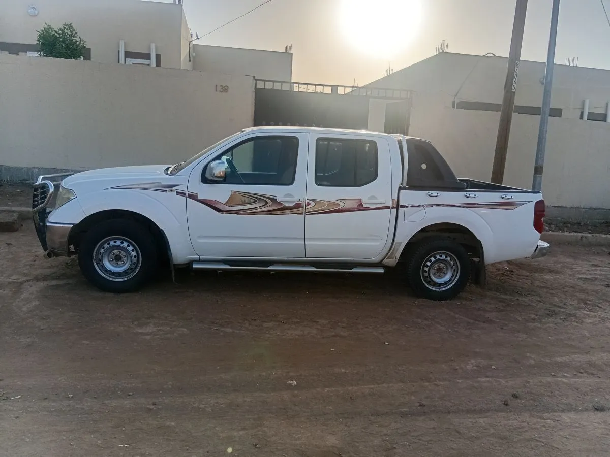 Nissan Navara 2019, état neuf, pickup robuste à Djibouti listing photo