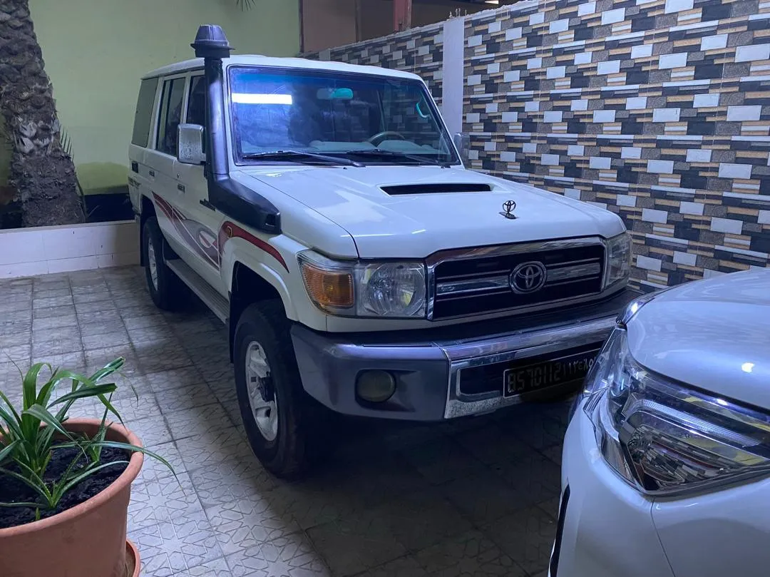 Toyota Land Cruiser 76 Hardtop 2017, diesel turbo V8 à Djibouti listing photo