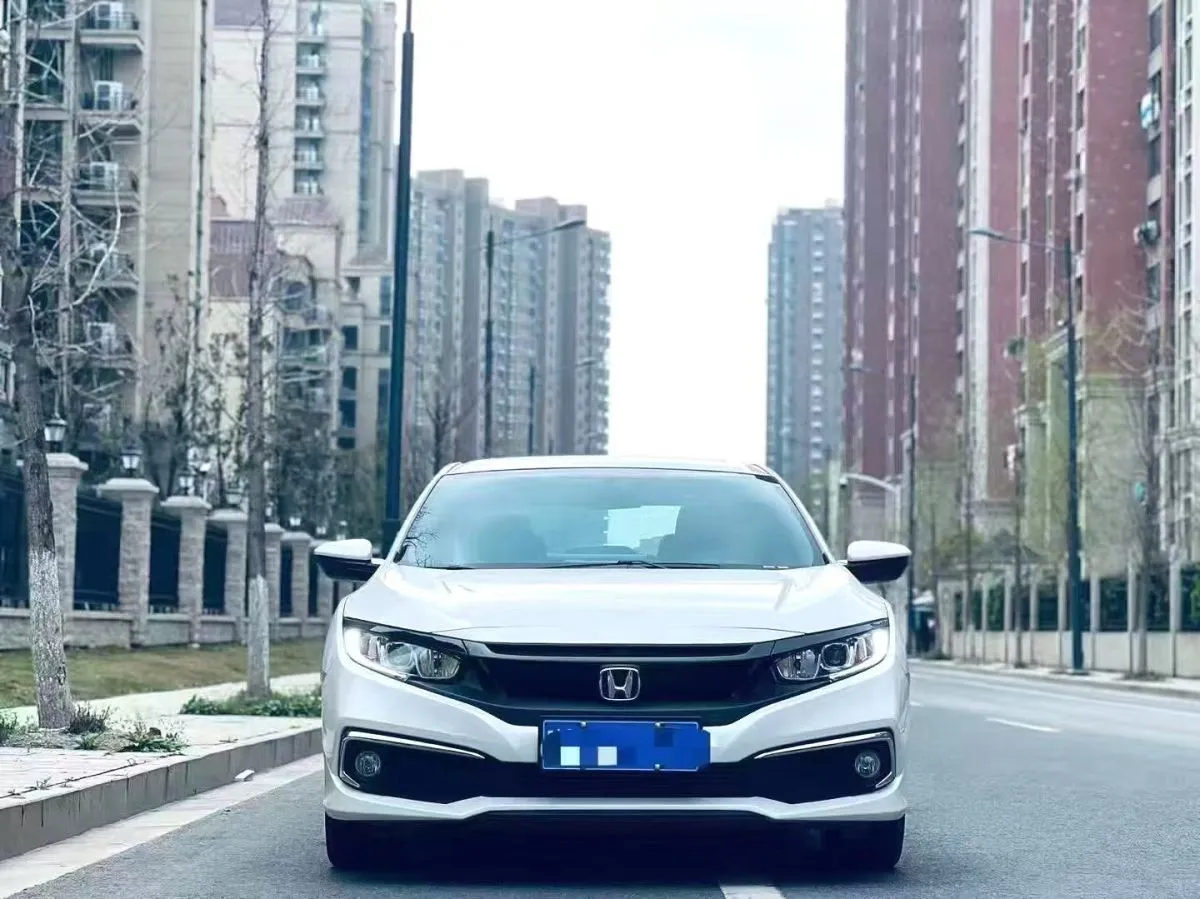 Honda Civic 2020 1.5 Turbo, berline fiable et moderne à Djibouti, photo 1