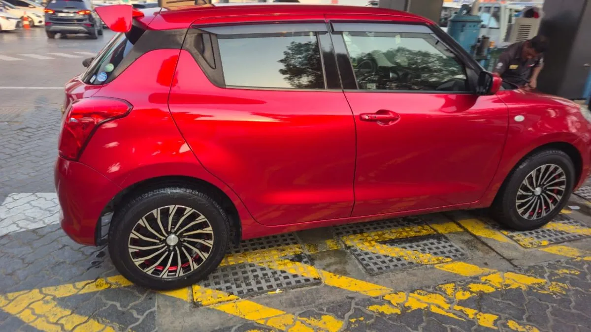 Suzuki Swift 2022 essence automatique rouge en excellent état à Djibouti listing photo