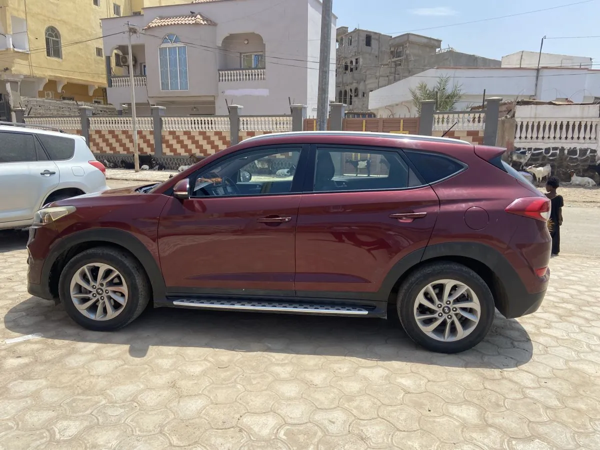 Hyundai Tucson 2016, bien entretenu, climatisé à Djibouti listing photo