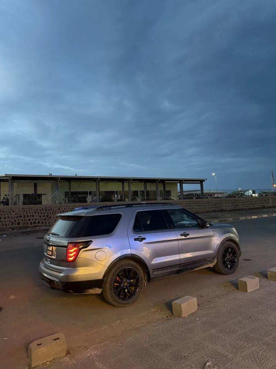 Ford Explorer Luxe 4x4 AWD SUV haut de gamme à Djibouti, photo 1