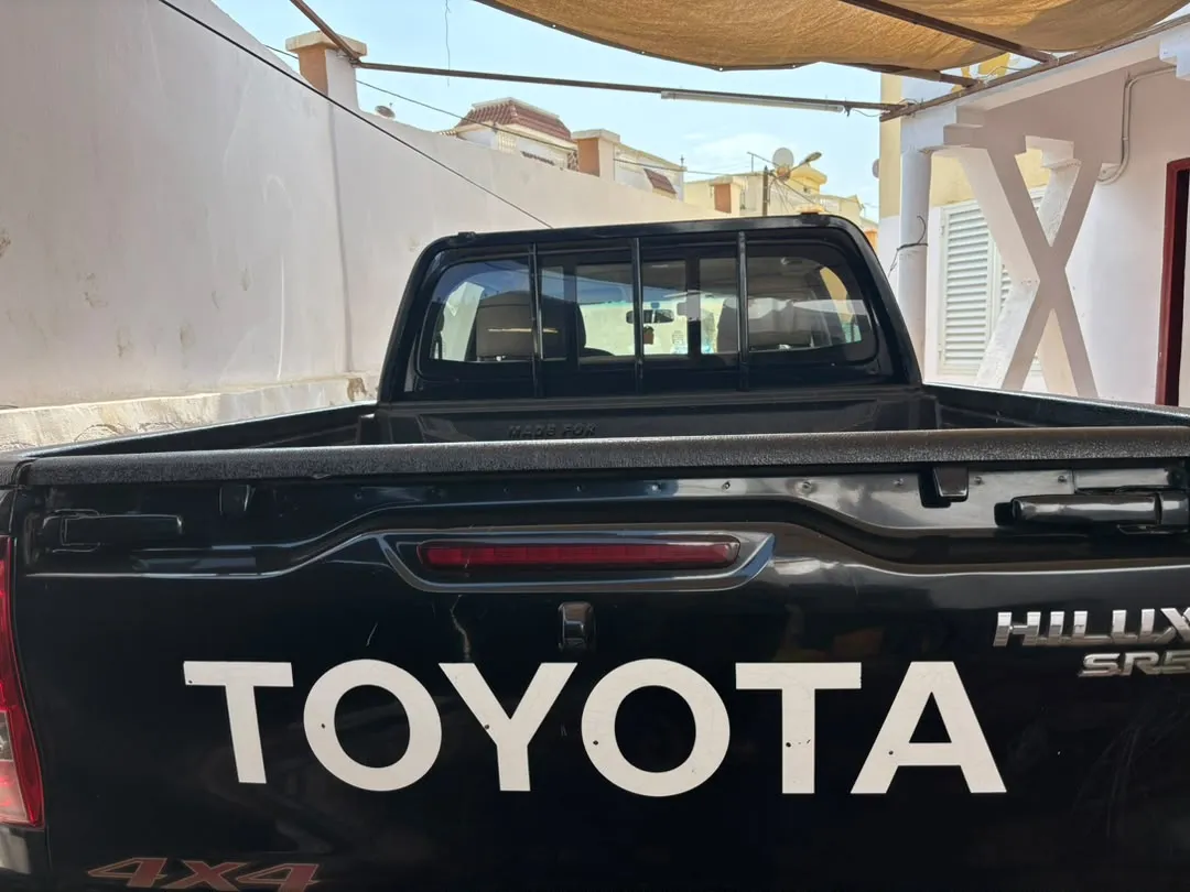 Toyota Hilux 2018 diesel boîte automatique en excellent état à Djibouti listing photo