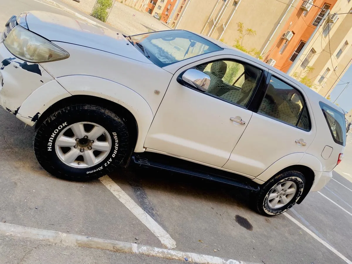 Toyota Fortuner 2008 diesel, transmission manuelle, bon état à Djibouti listing photo