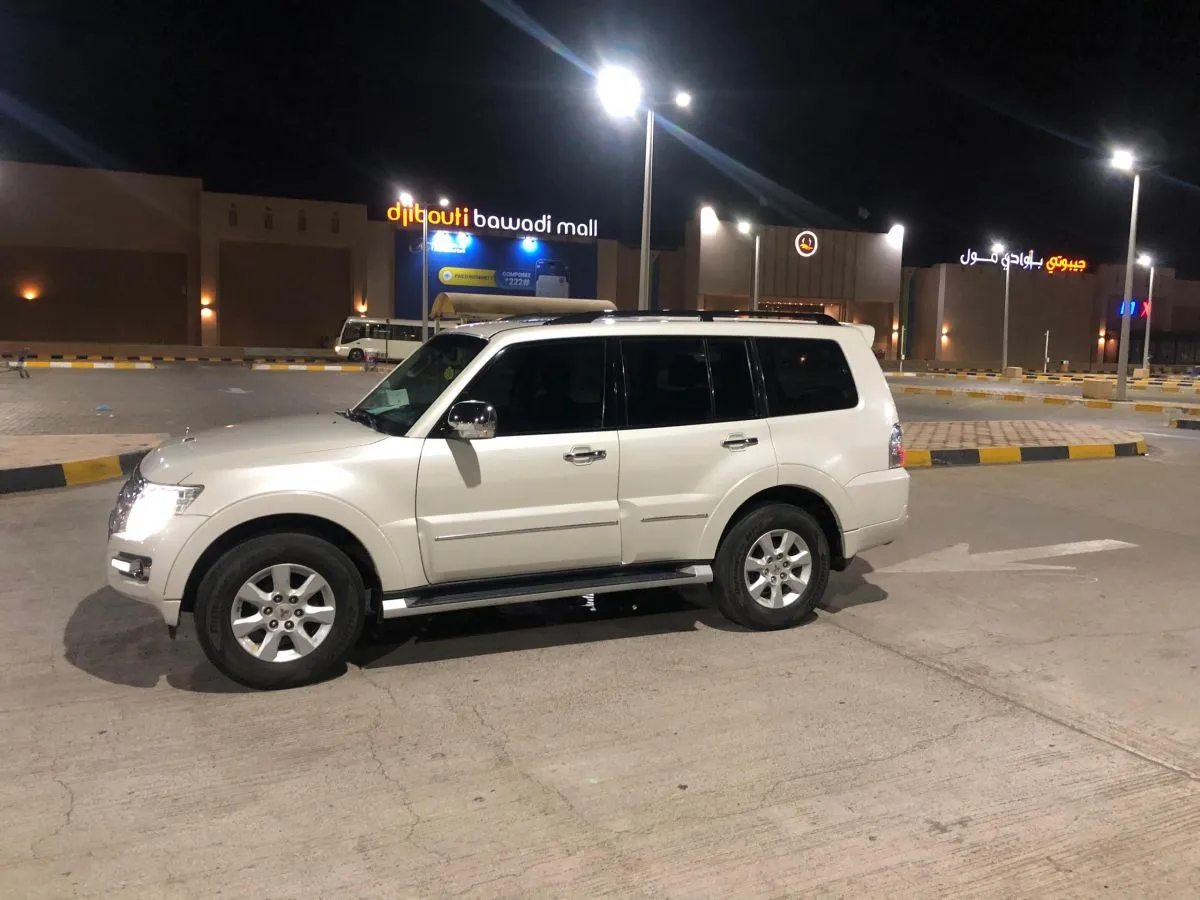 Mitsubishi Pajero 2022 V6 essence boîte automatique à Djibouti listing photo