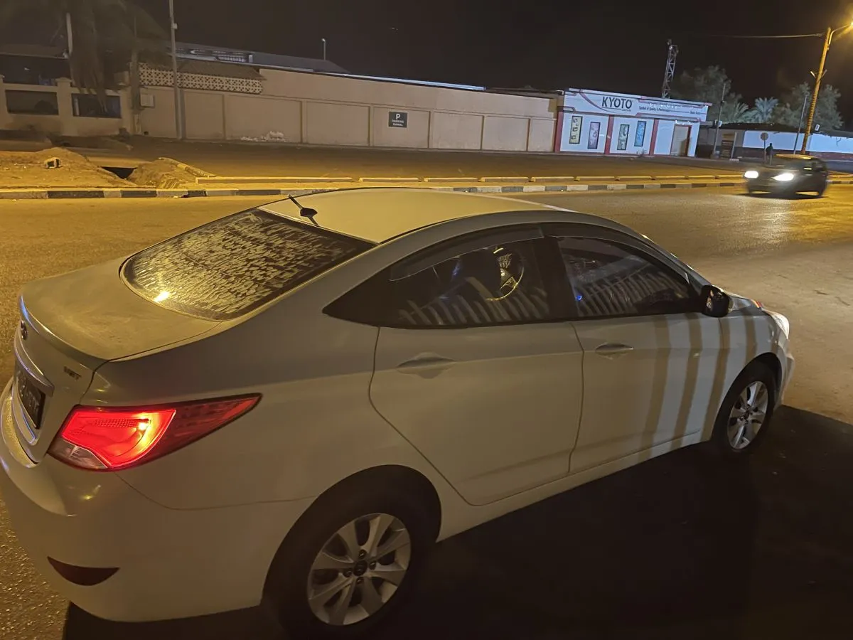 Hyundai Accent diesel 2016, boîte automatique, bon état à Djibouti listing photo