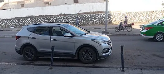 Hyundai Santa Fe 2016 diesel automatique 5 portes à Djibouti listing photo