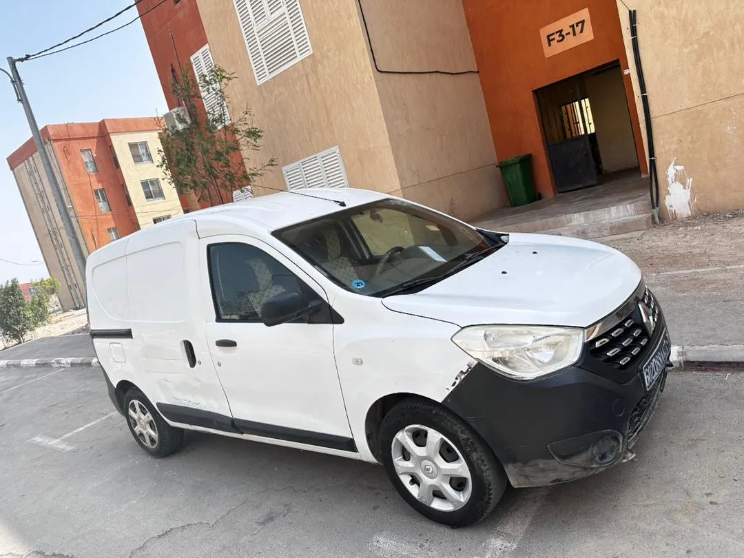 Renault Dokker utilitaire diesel, boîte manuelle, bon état à Djibouti, photo 1