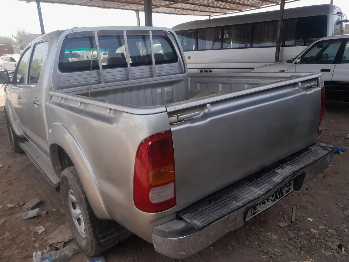 Toyota Hilux 2015 diesel, boîte manuelle, excellent état à Djibouti listing photo