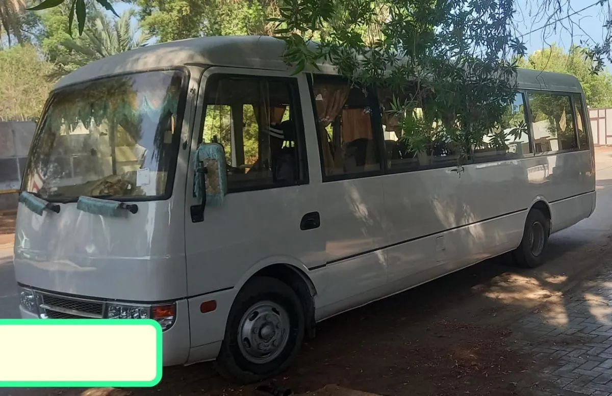 Mitsubishi Rosa 2017-2018, 35 places, diesel, prêt à l'exploitation à Djibouti, photo 1