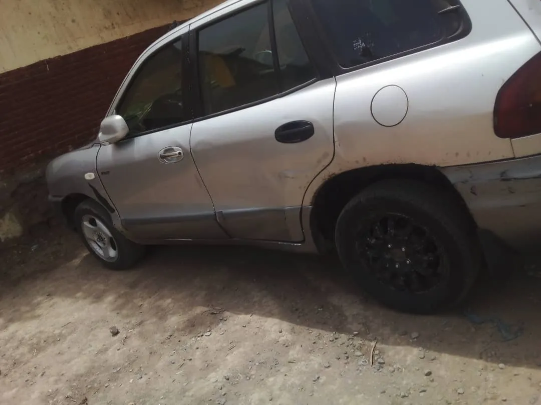 Hyundai Santa Fe 2004 en bon état à Djibouti listing photo