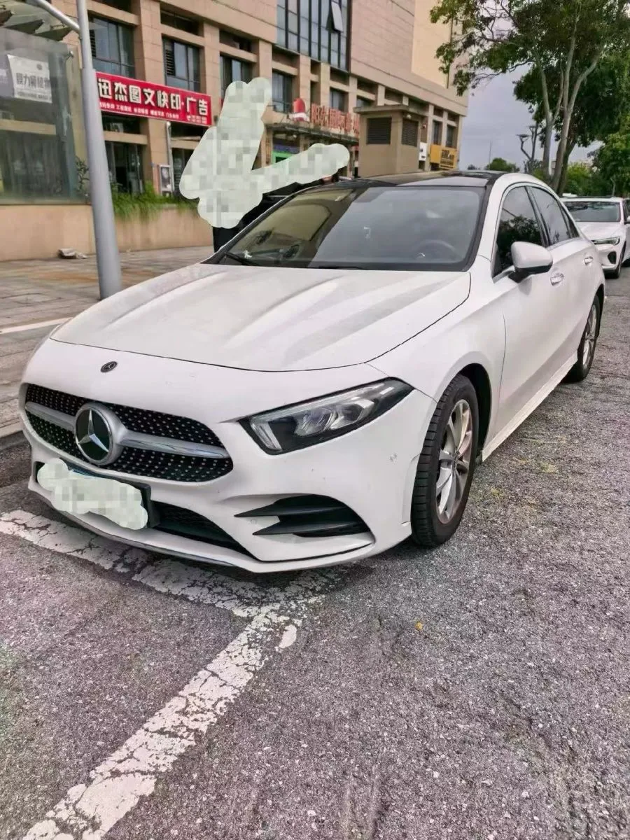 Mercedes-Benz A200L 2019 essence automatique blanche à Djibouti, photo 1