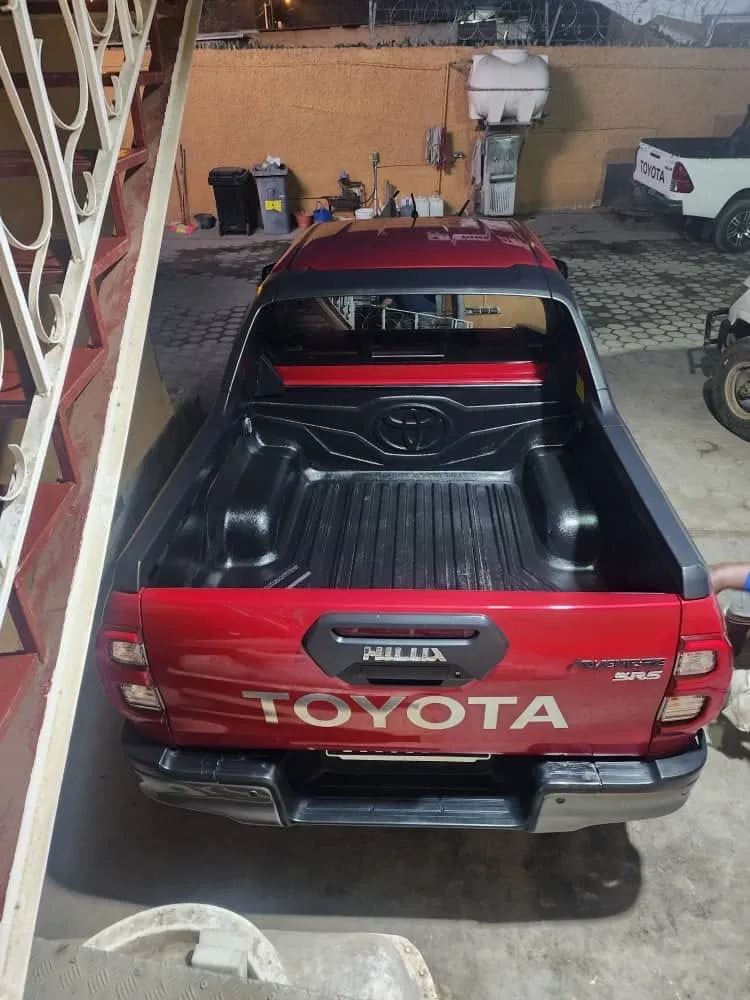 Toyota Hilux Adventure 2023 rouge, boîte automatique, full option à Djibouti listing photo